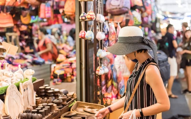 Chợ Chatuchak: Khám Phá Thiên Đàng Mua Sắm và Ẩm Thực ở Bangkok